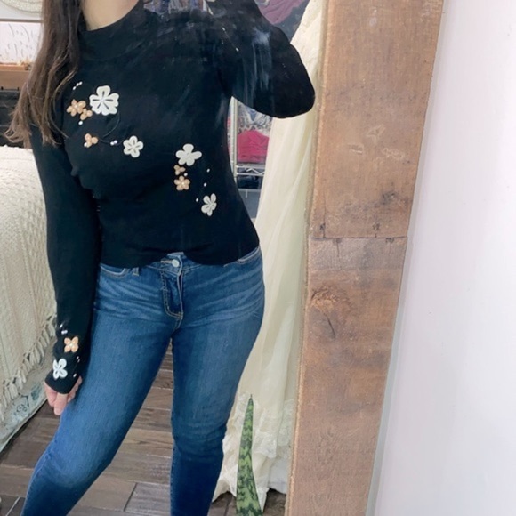 Maurice Sassoon black knit sweater embroidered floral detail size small - Picture 3 of 6